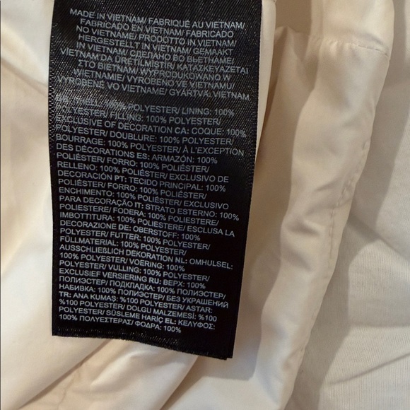 The North Face® Women's Everyday Insulated Vest Size Medium - Picture 9 of 11